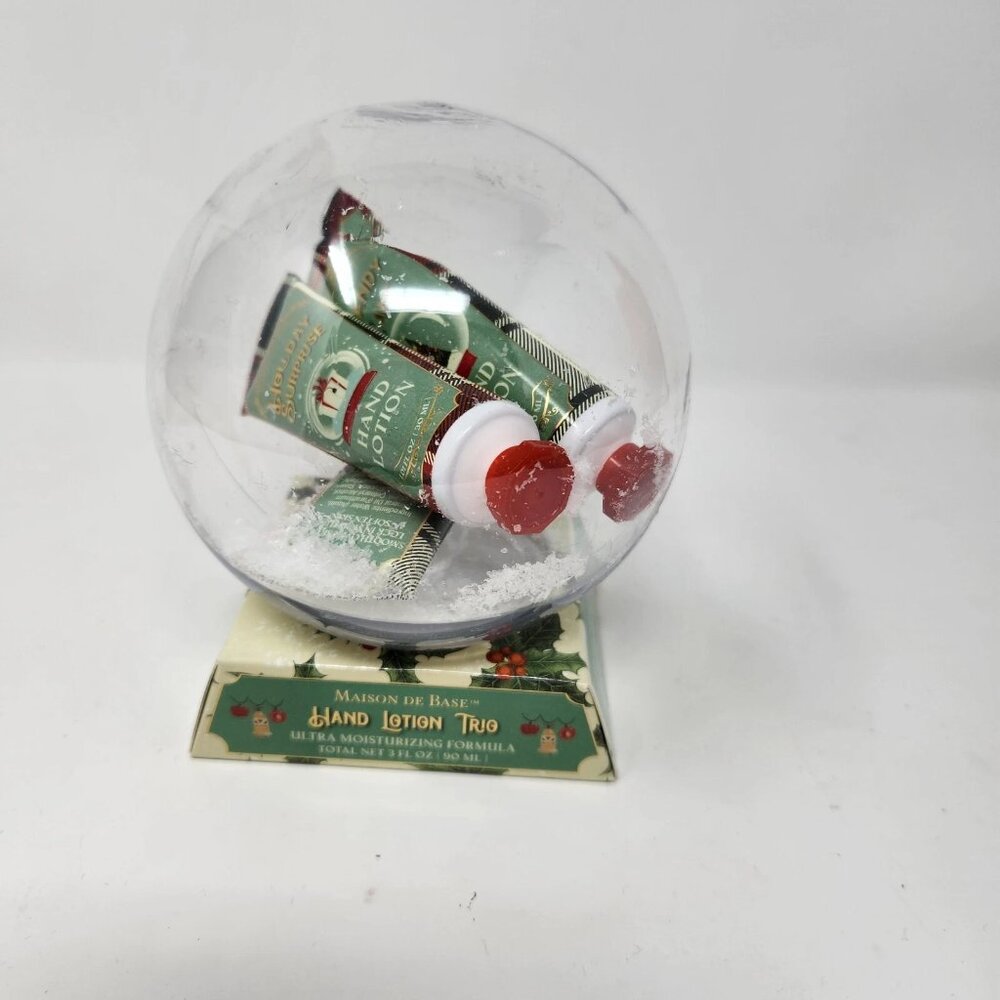 Maison De Base Hand Care Holiday trio Holiday surpise, candy cane, Santas cookie
